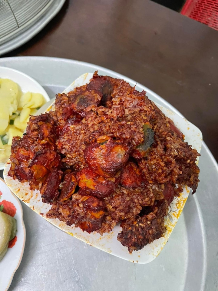 Xôi gấc mẹ làm, "ngon lành" hơn cả đồ ăn trang trí cho Halloween.