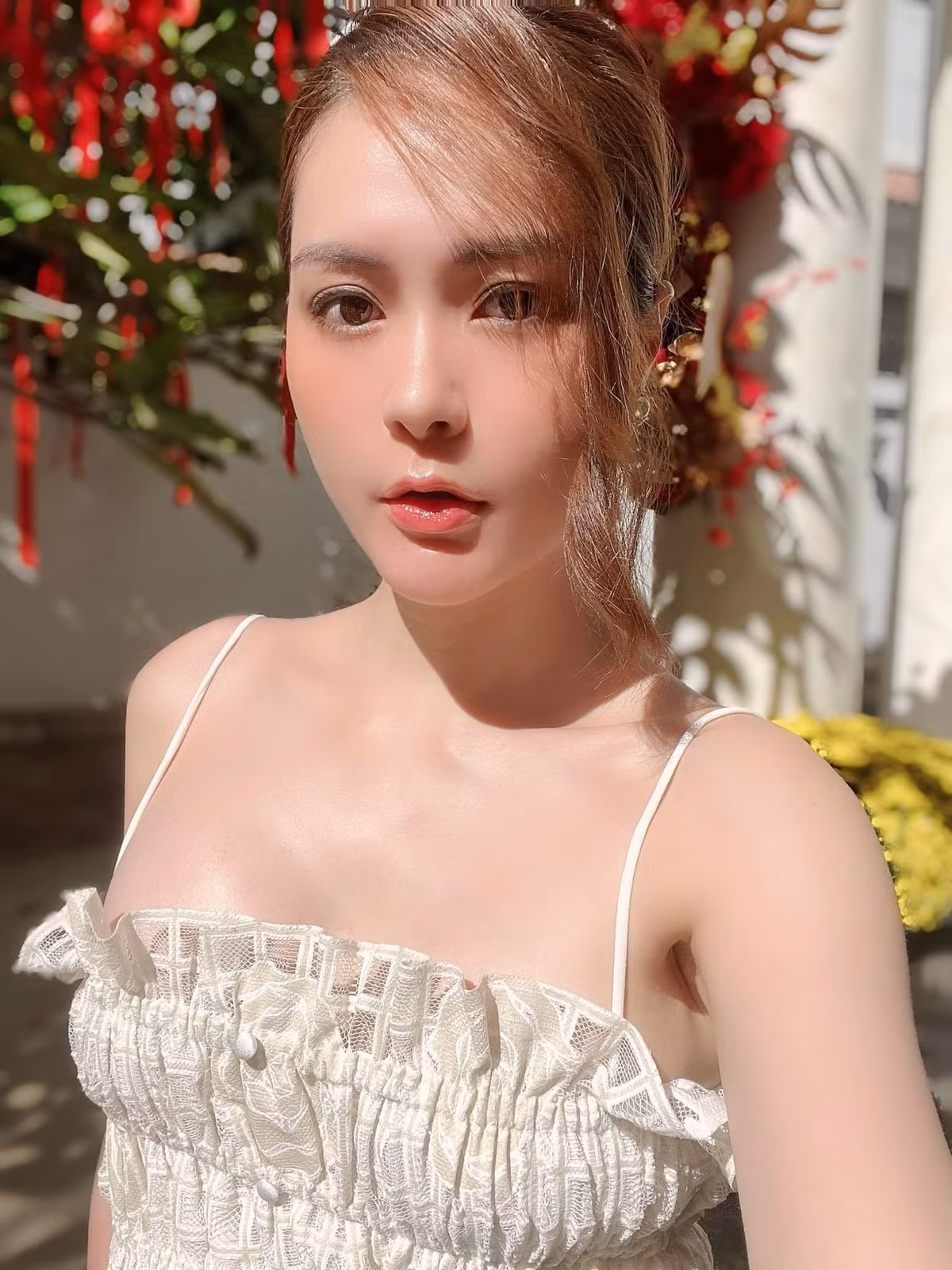 Bên cạnh đó, Đoàn Di Băng còn làm cư dân mạng phải ghen tị vì được chồng yêu chiều hết mực, đặc biệt là những món hàng hiệu hay những bữa tiệc hoành tráng tổ chức liên tục.