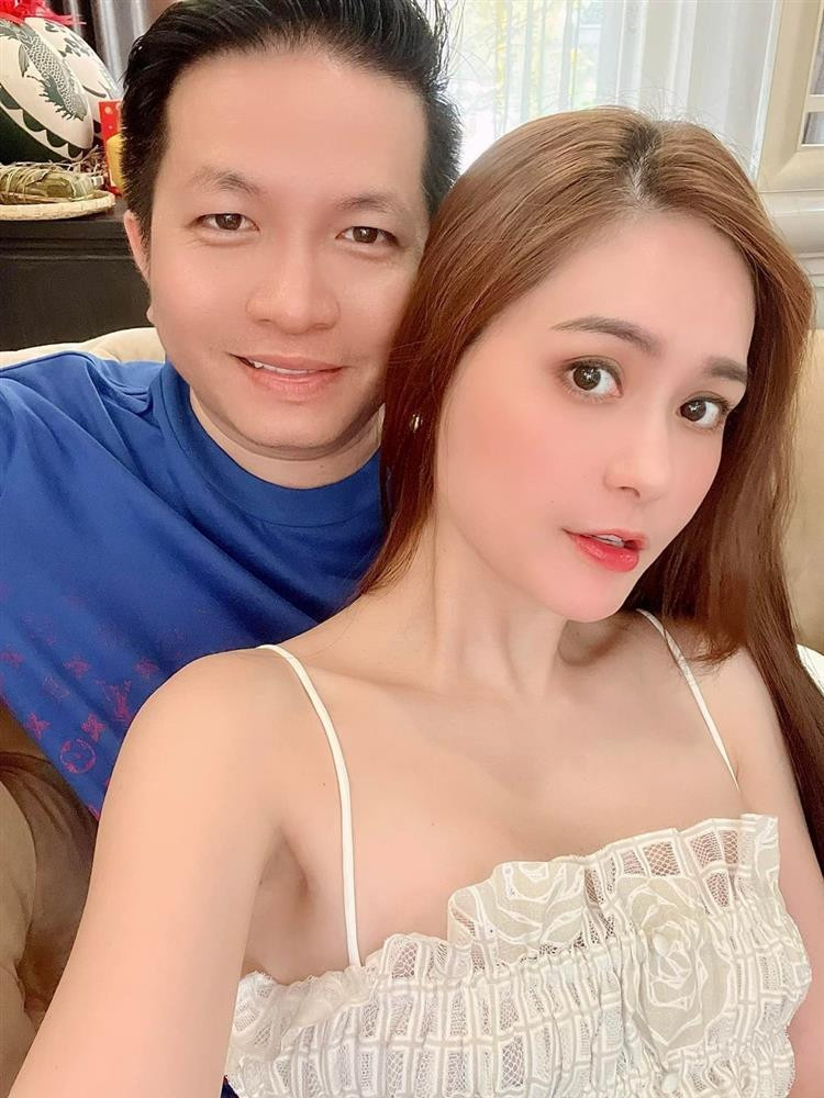 Ngoài ra, doanh nhân Quốc Vũ còn tiết lộ thêm dự kiến sẽ thuê 50 thợ ảnh đến chụp hình bữa tiệc.