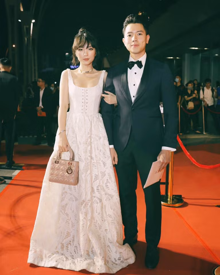 Chia sẻ của Hà Trúc khiến mọi người vừa thích thú vừa trầm trồ khi cô sở hữu khối tài sản không phải dạng vừa. Đặc biệt những anti-fan từng nói rằng cô "ăn bám" bạn trai cũng phải "sáng mắt" với câu trả lời này.