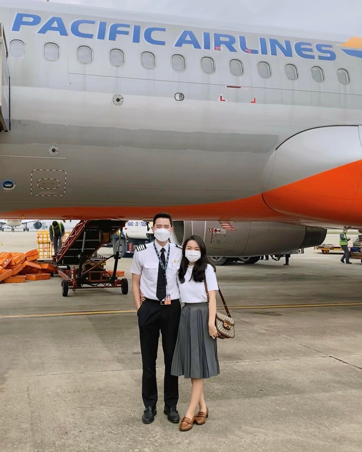 Trước câu hỏi này, Hà Trúc không ngần ngại trả lời, cụ thể cô cho biết mình ở hai nhà, một nhà kế cơ quan bồ, một nhà kế nhà bồ thì sẽ giữ được.