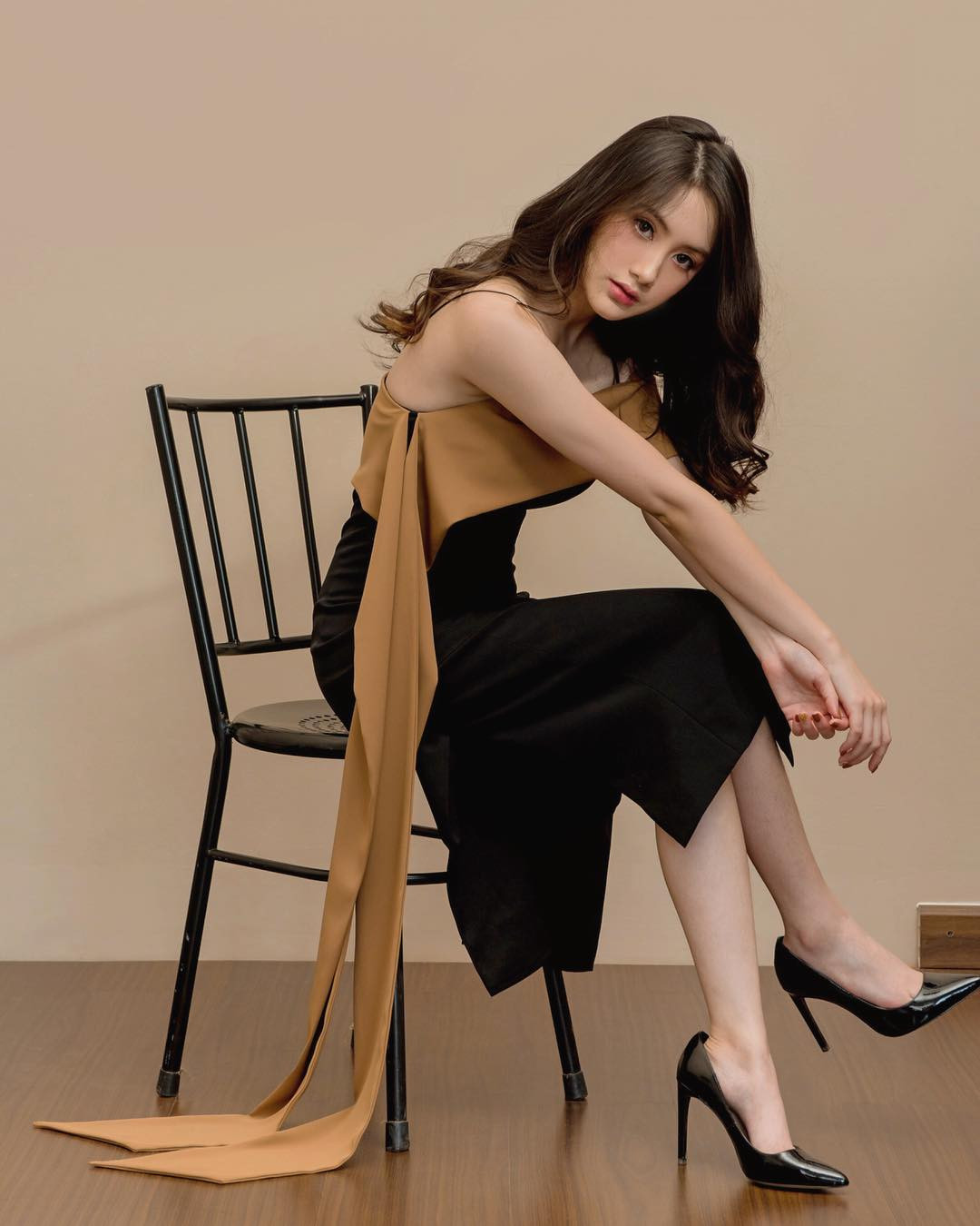 Sau khi tốt nghiệp đại học tại Anh, cô có ý định chuyển hướng sang theo đuổi đam mê thiết kế thời trang.