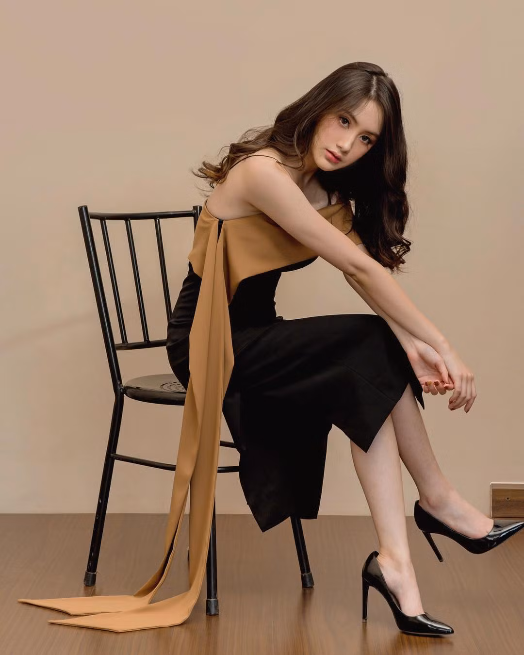 Sau khi tốt nghiệp đại học tại Anh, cô có ý định chuyển hướng sang theo đuổi đam mê thiết kế thời trang.