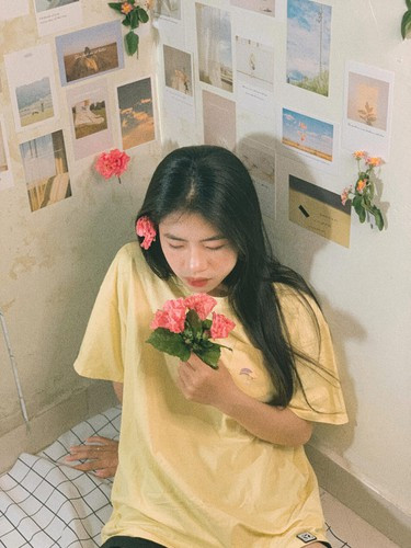 Gương mặt xinh xắn với nụ cười "tỏa nắng" của Thanh Nhã không thua kèm gì những cô nàng "hot hit" trên mạng xã hội.