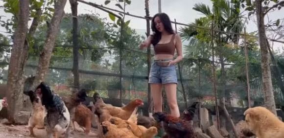 Bà Tưng sau thời gian dài ở ẩn sau loạt biến cố đã và đang trở thành phiên bản mới mẻ và xinh đẹp, được nhiều người yêu quý hơn.