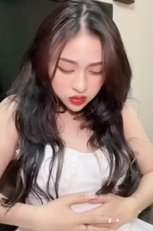 Thanh Tâm khẳng định không hề có đứa bé nào trong bụng vì chỉ toàn... bánh tét - bánh chưng, thịt kho hột vịt... đủ thứ món ngon trên đời vào ngày Tết.