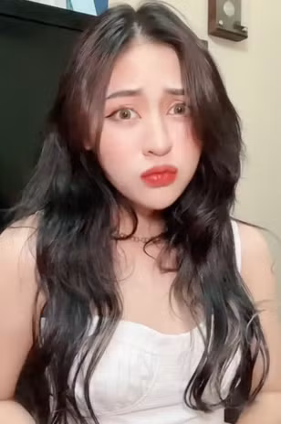 Theo đó, hot girl Trần Thanh Tâm đã mượn đoạn audio của 1 cuốn cải lương để nói lên nỗi lòng... tăng 6kg sau Tết làm ai cũng hiểu lầm cô có bầu.