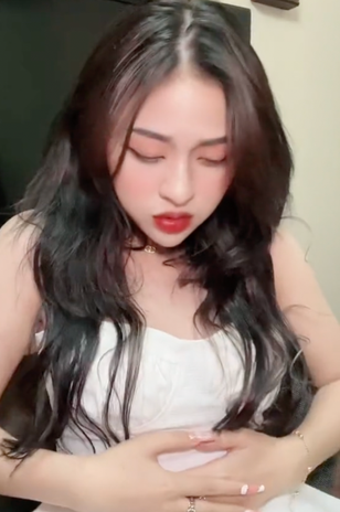 Thanh Tâm khẳng định không hề có đứa bé nào trong bụng vì chỉ toàn... bánh tét - bánh chưng, thịt kho hột vịt... đủ thứ món ngon trên đời vào ngày Tết.