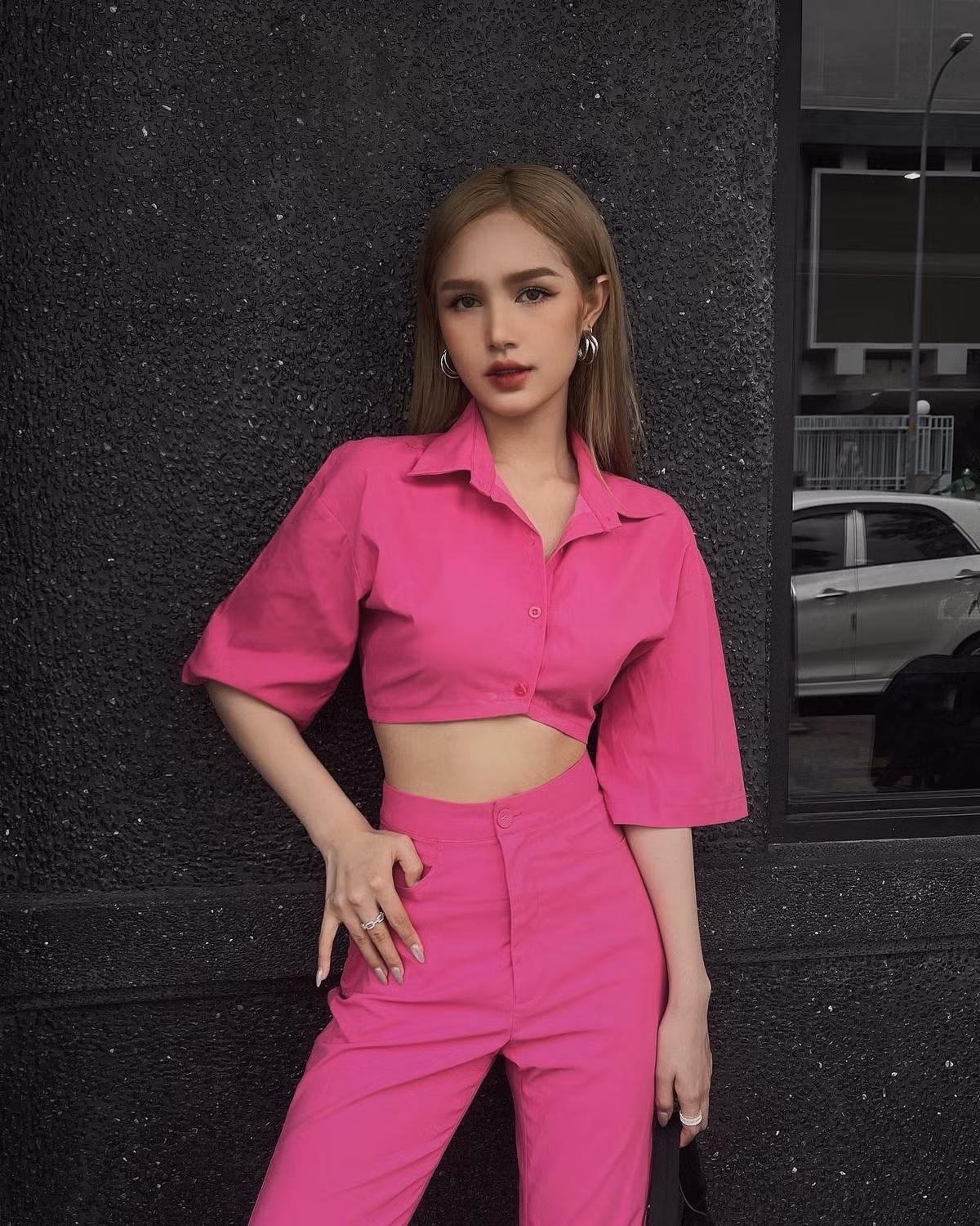 Xoài Non từng nổi tiếng với biệt danh “hot girl Instagram” khi sở hữu hàng trăm nghìn lượt theo dõi trên mạng xã hội.