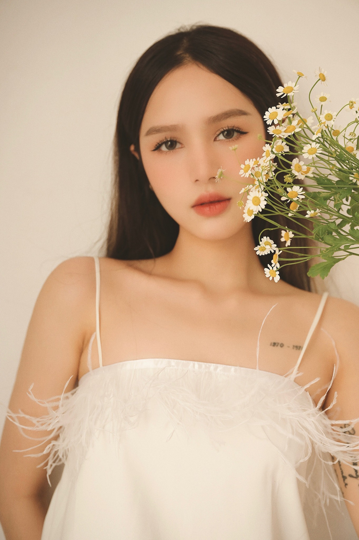 Vóc dáng thon thả, quyến rũ của cô cùng gu thời trang sành điệu cũng giúp Xoài Non chiếm thiện cảm với người hâm mộ.