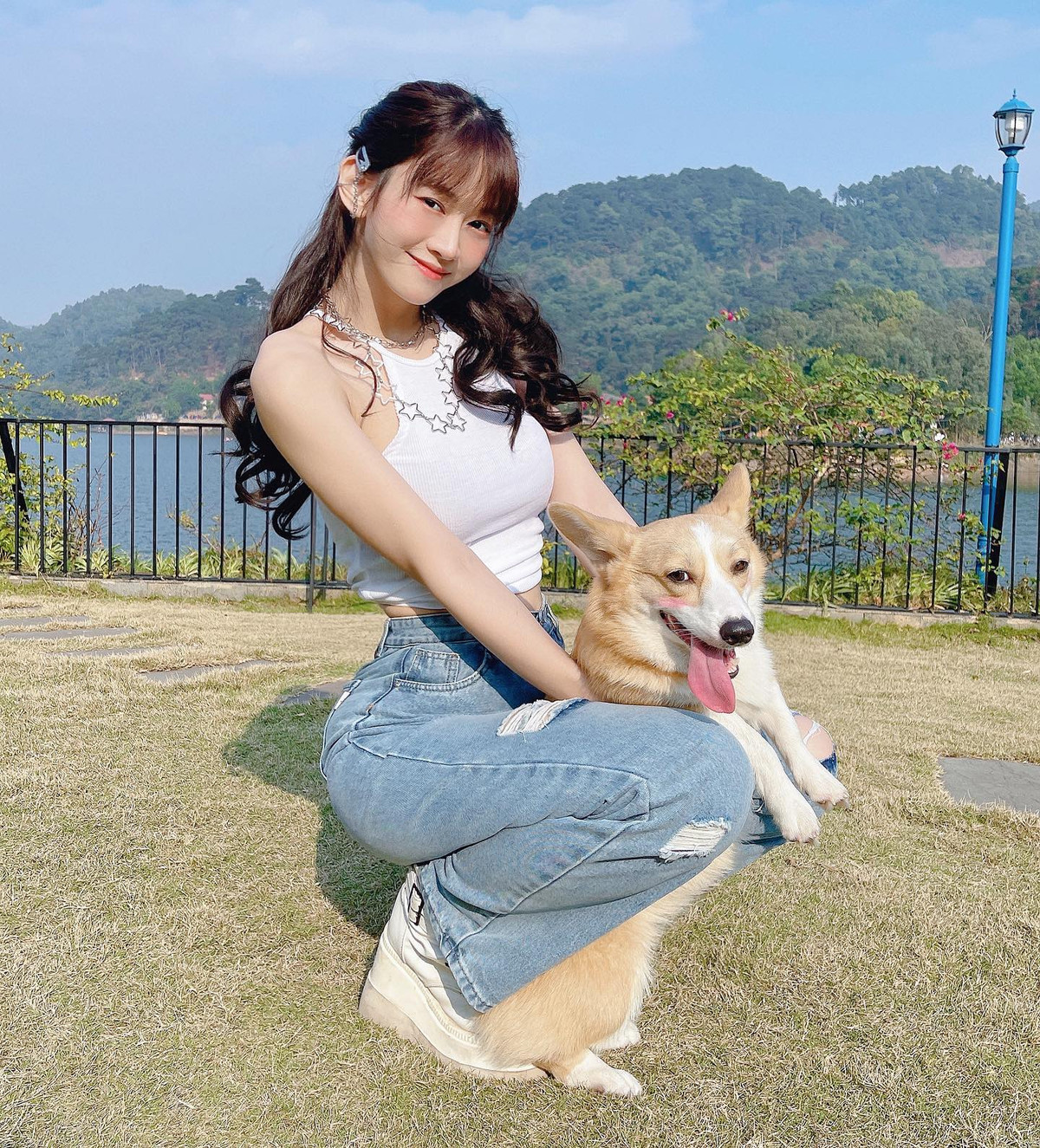 Lê Bống là hot girl TikTok sở hữu lượng fan đông đảo trên mạng xã hội, tài khoản MXH của cô gái này có lượng theo dõi lên đến hàng triệu người.