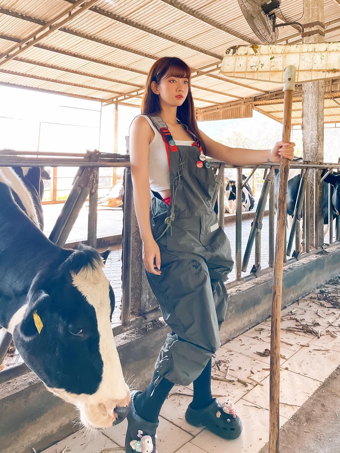 Lê Bống sở hữu hình thể nuột nà và 3 vòng chuẩn chỉnh. "Hot girl phòng gym" vẫn chăm đăng ảnh khoe thân lên MXH từ khi nổi tiếng đến nay.