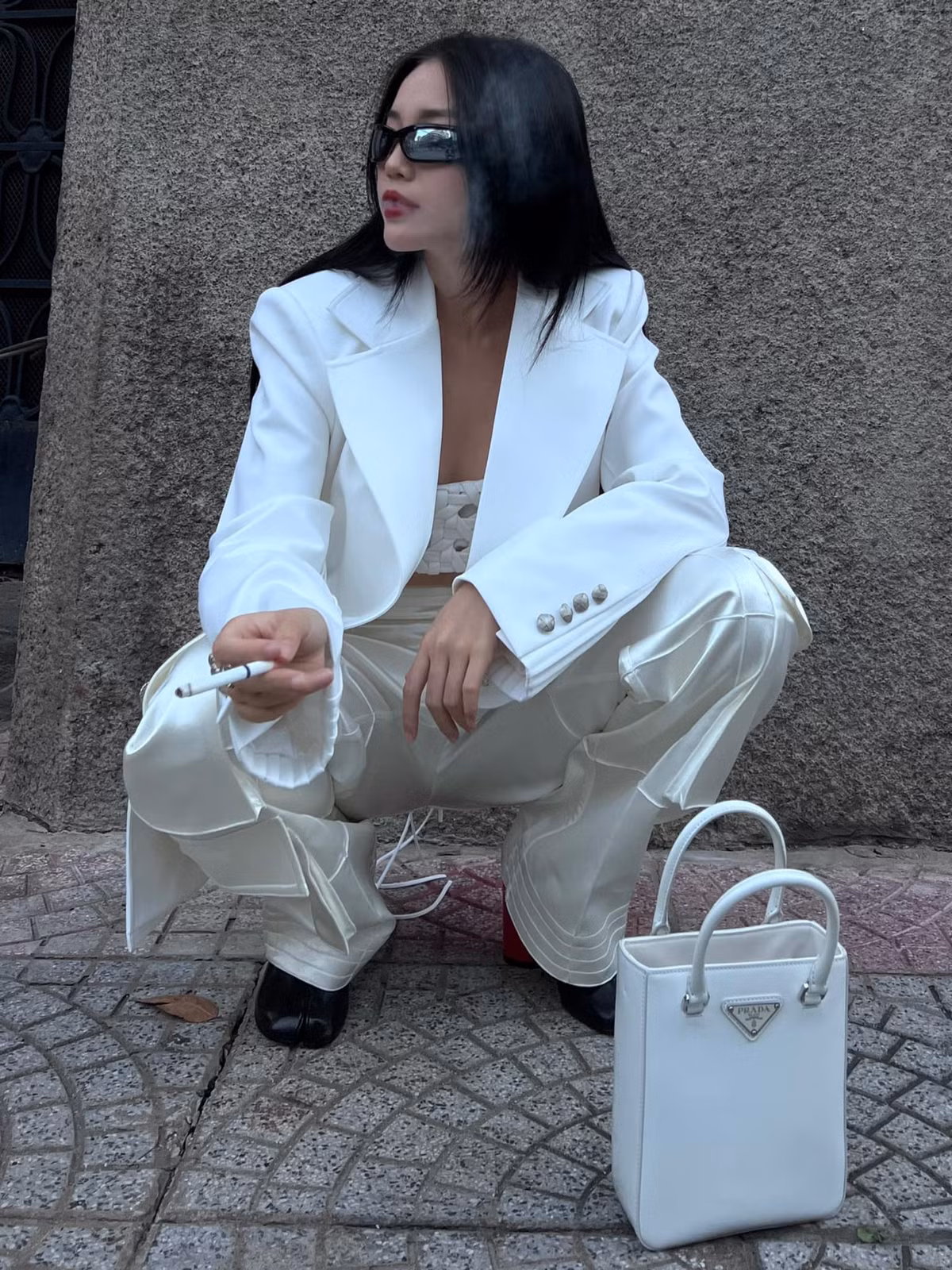 Có thể thấy ở bất kì trang phục nào, nữ streamer sinh năm 1996 cũng vô cùng xinh đẹp và lộng lẫy.