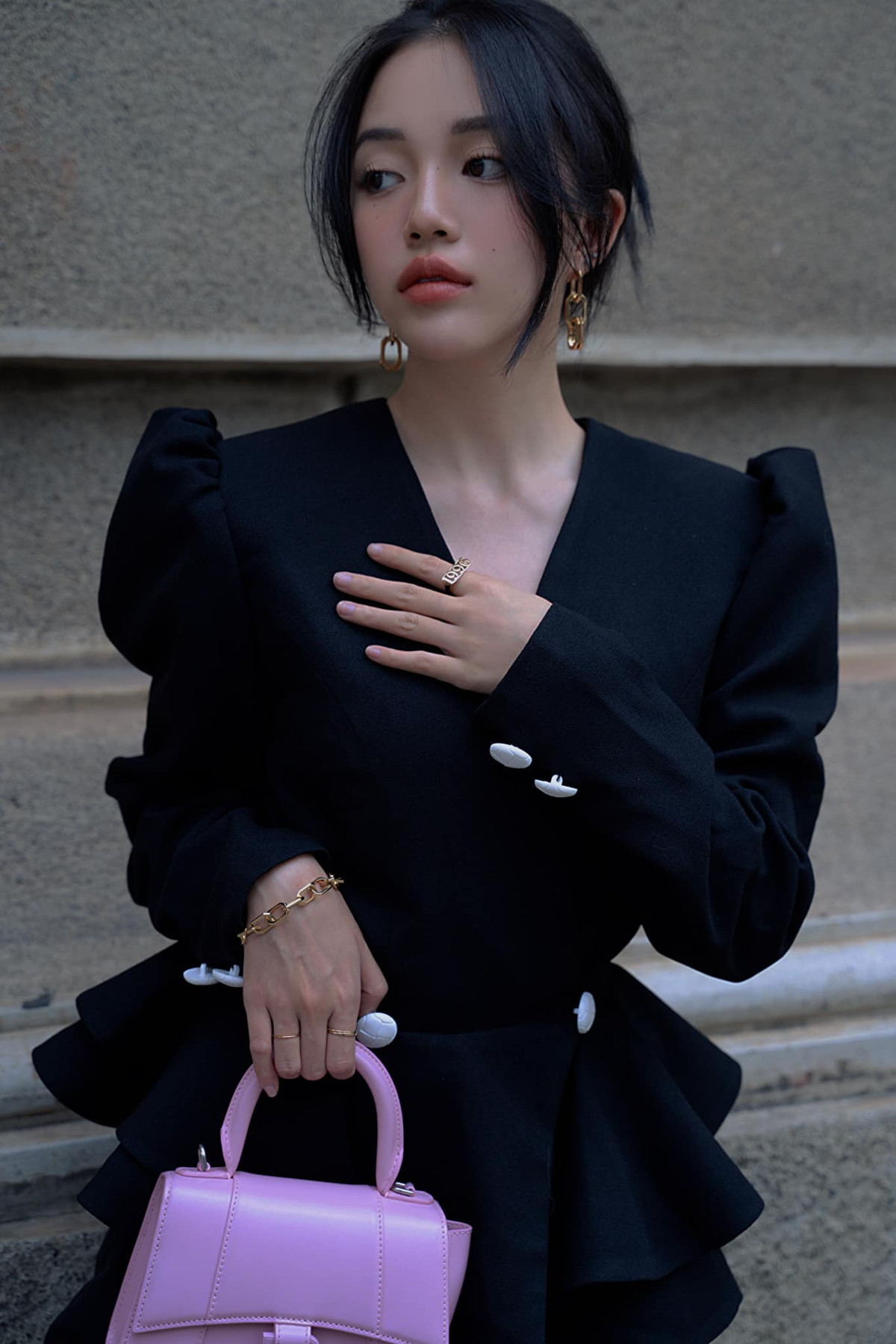 Không chỉ khả năng ăn nói, tương tác tốt mà nữ streamer sinh năm 1996 còn sở hữu ngoại hình vô cùng xinh đẹp.