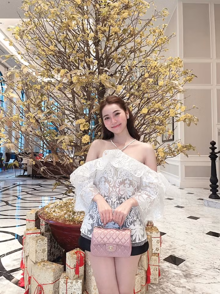 Kim Chi luôn xuất hiện với hình ảnh một cô gái tràn đầy năng lượng, thần thái tự tin.