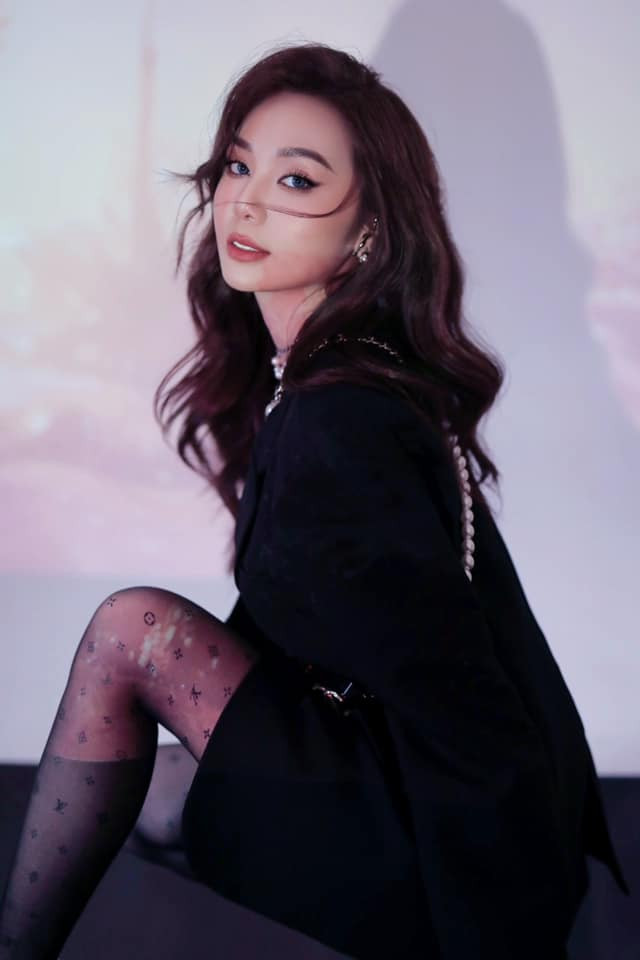 Ngoại hình xinh đẹp, gương mặt khả ái cũng giúp Hoàng Kim Chi thuận lợi hơn trong công việc kinh doanh. Ảnh: Tổng hợp