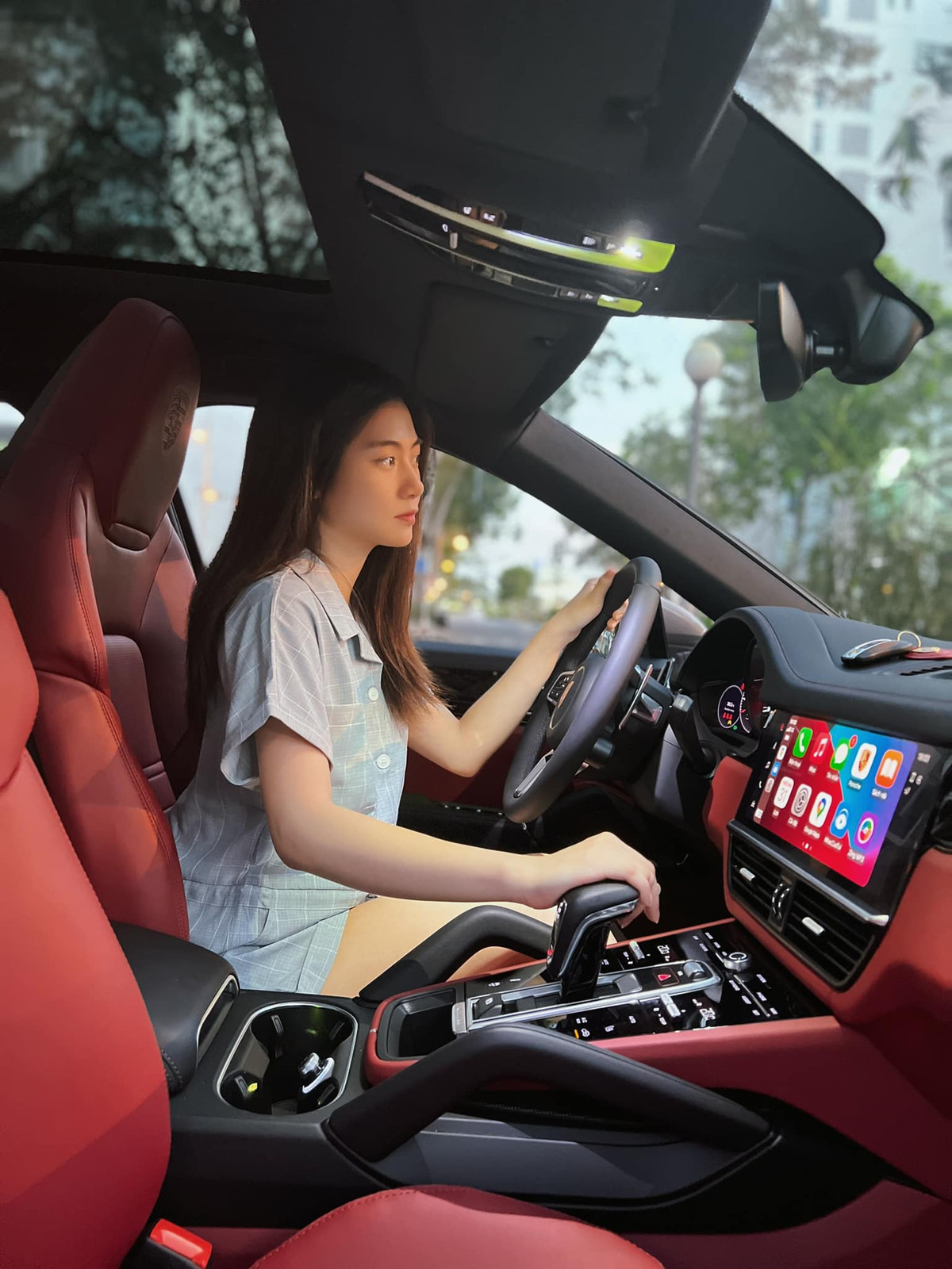 Gái xinh 9x cũng từng gây bão khi hoá thân thành chị Hằng dạo phố đèn lồng trong mùa Trung thu năm 2019.