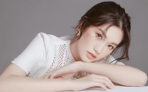 Trước những bàn tán của cư dân mạng, mới đây bạn gái tin đồn Đoàn Văn Hậu - Doãn Hải My chính thức lên tiếng về tin đồn. Cô phủ nhận chuyện kết hôn với chân sút gốc Thái Bình.