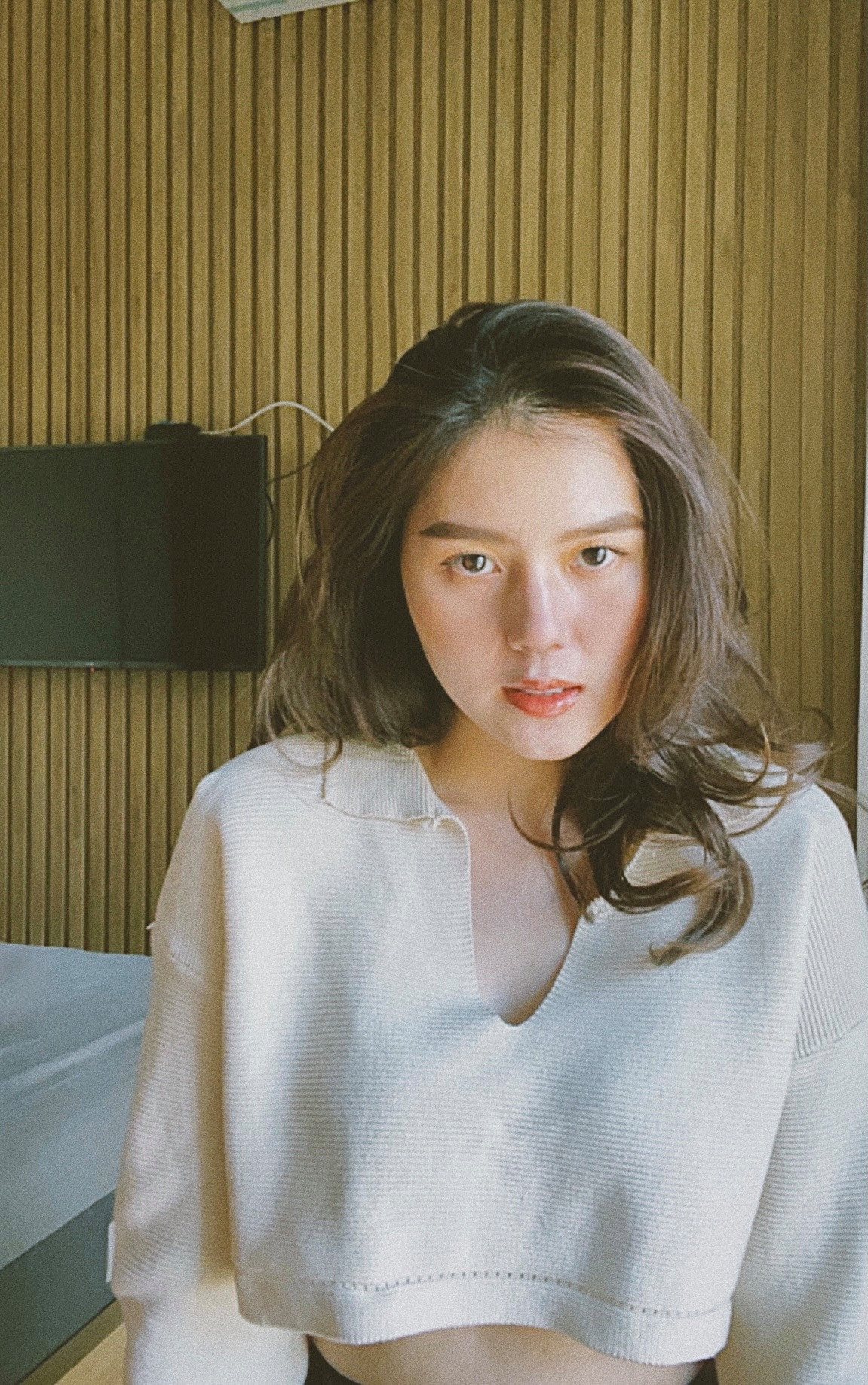 Uyên Kem có gu thời trang trẻ trung, năng động nhưng cũng không kém phần quyến rũ.