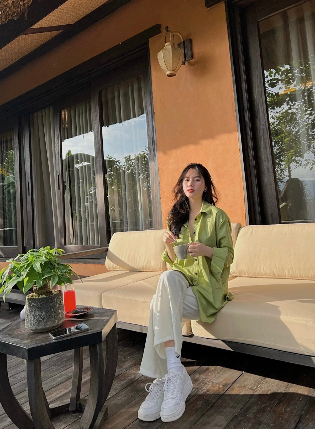 Cô nàng có gương mặt xinh đẹp khả ái và vóc dáng gợi cảm.