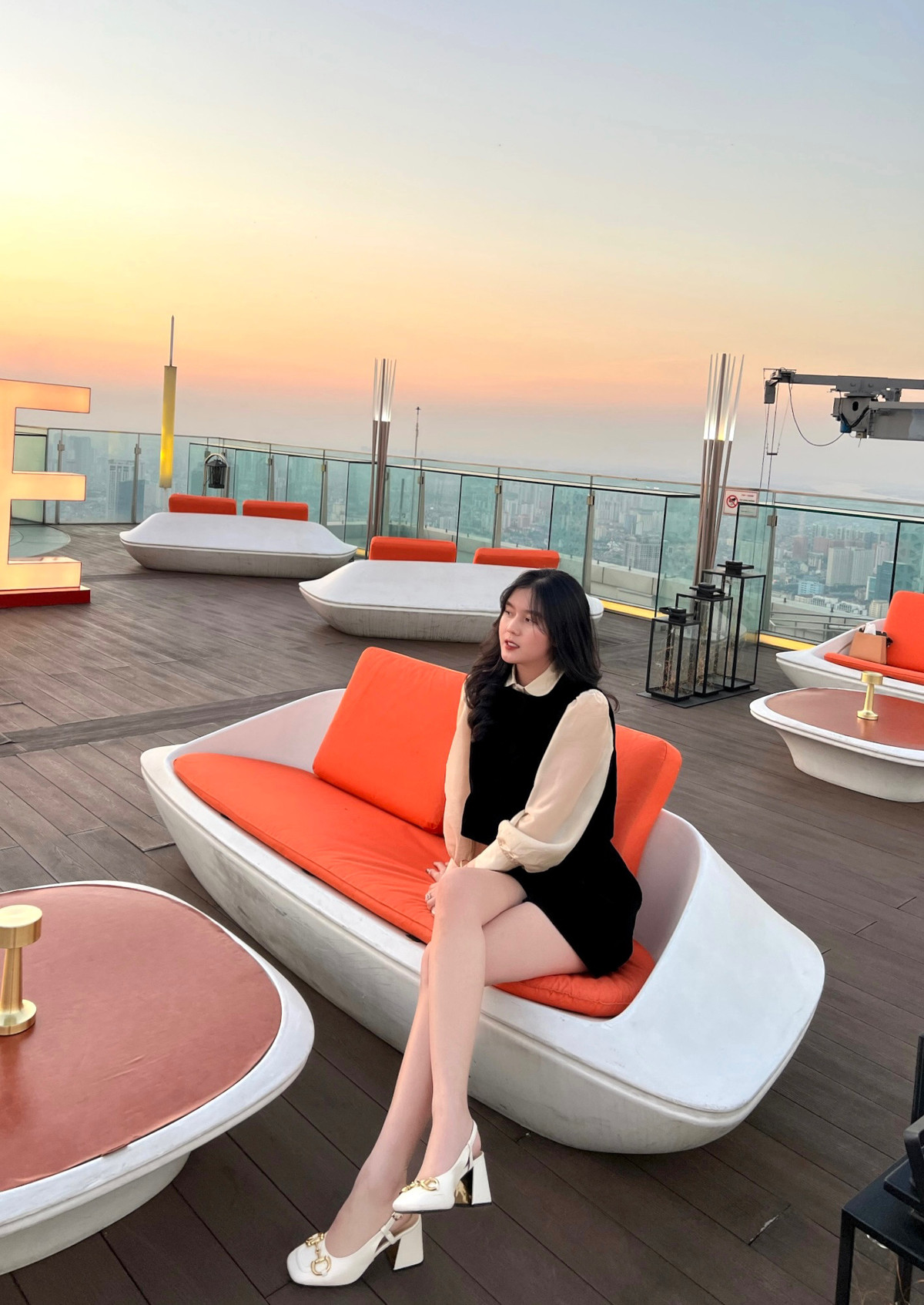 Bạn gái trung vệ Nguyễn Thành Chung là Ngô Tố Uyên (nick name Uyên Kem). Cô nàng sở hữu nhan sắc xinh đẹp không khác gì hot girl.