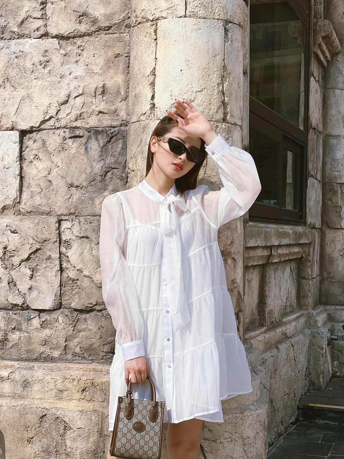 Nữ MC Mù Tạt, tên thật là Nguyễn Thị Huyền Trang là cái tên quen mặt của chương trình “Bữa trưa vui vẻ” trên VTV6.