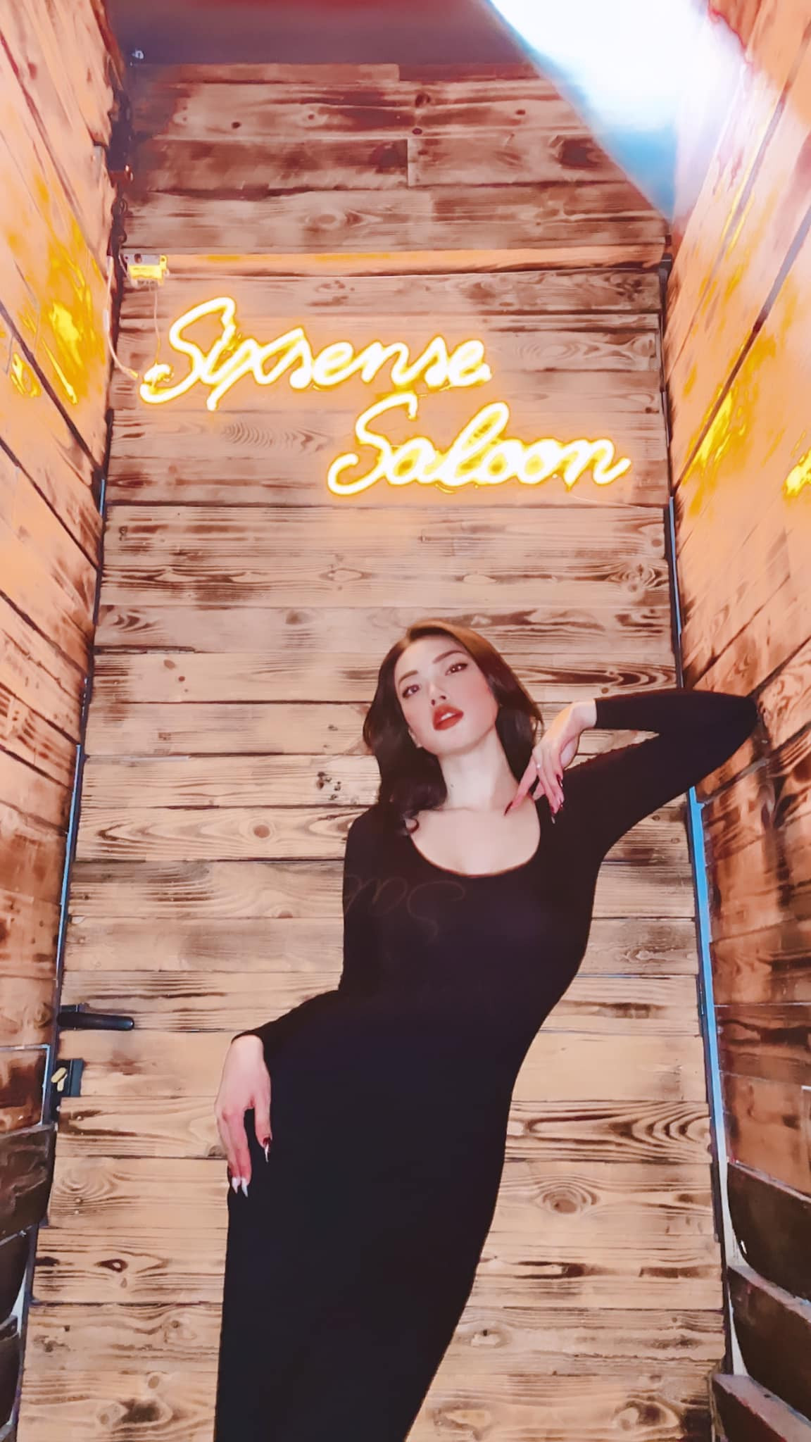 Để có được ngoại hình như hiện tại, hot girl 9x đã quyết tâm, kiên trì giảm cân. Cô nàng "độ dáng" bằng cách ăn uống khoa học, chăm chỉ luyện tập.