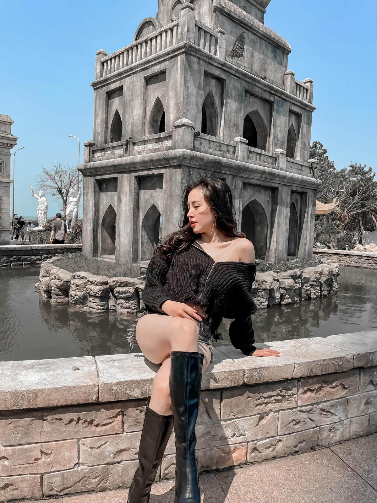 Đến bây giờ, dù hot girl bà Tưng rời xa thị phi nhưng mỗi lần cô khoe khoảnh khắc quyến rũ lên trang cá nhân lại khiến nhiều người rần rần bình luận.