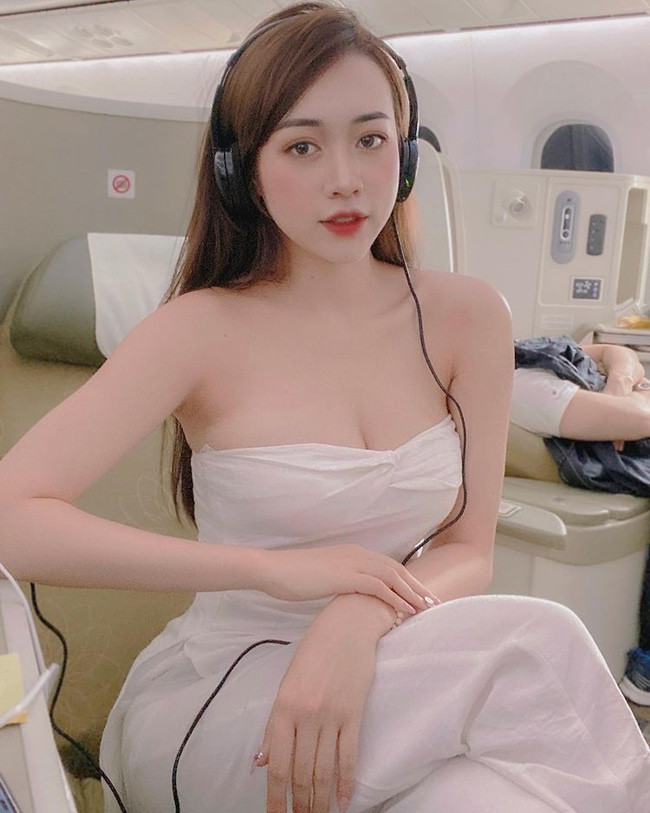 Hằng Habi hiện tại là người mẫu ảnh có tiếng. Cô nhận được nhiều lời mời hợp tác từ các thương hiệu thời trang và mỹ phẩm nổi tiếng. Ảnh: FBNV