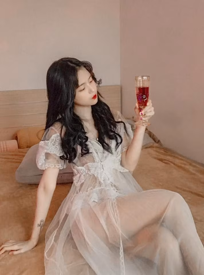 Chia sẻ của cô nàng được fan rần rần vào hưởng ứng. Bức ảnh hiện nhận được gần 10.000 like cùng hàng trăm bình luận và có tới 28.000 lượt chia sẻ.