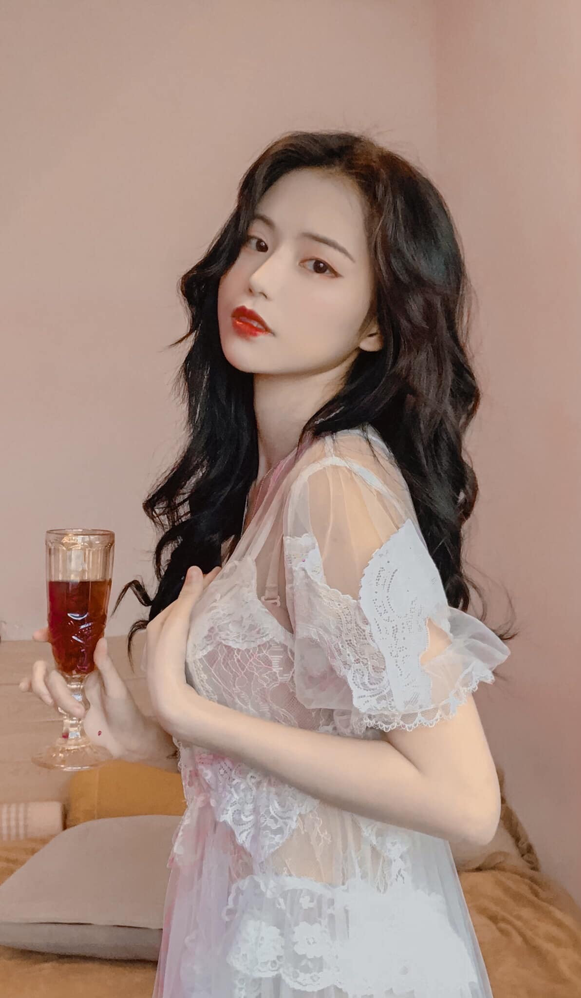 Nguyễn Hữu Kiều Oanh, hay còn được gọi là Yugi là hot girl được nhiều người biết đến qua những bộ ảnh cosplay nhân vật hoạt hình Nhật Bản.