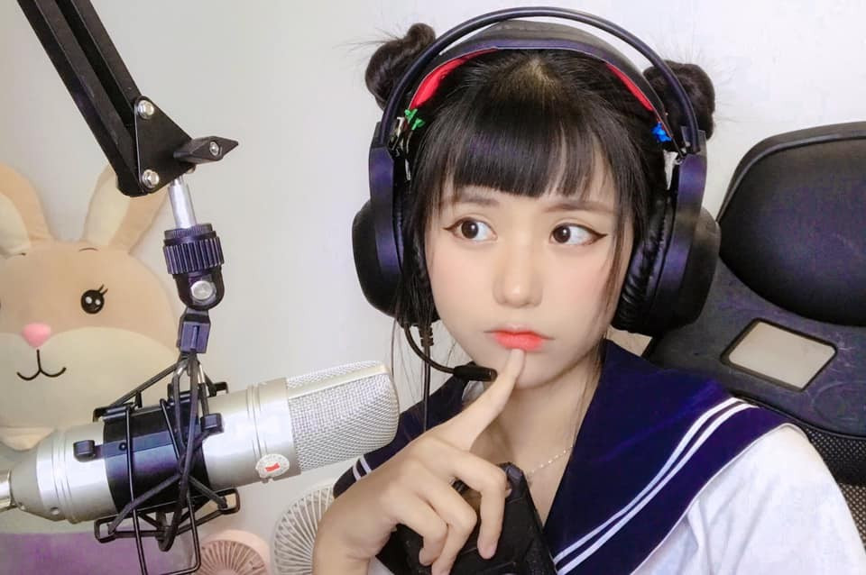 Trở thành một cái tên khá có tiếng tăm nên những hình ảnh của cô đăng tải lên trang cá nhân đã nhận được rất nhiều những lời khen ngợi.