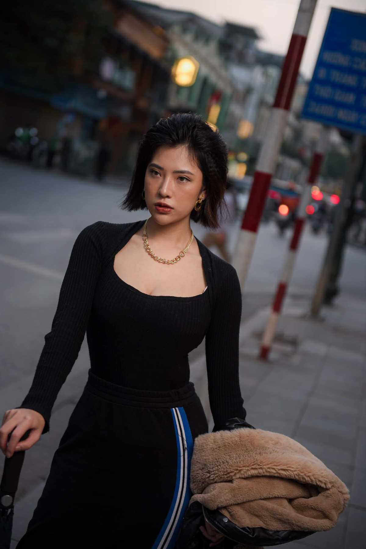 Uyên Camitie tên đầy đủ là Hoàng Tố Uyên (sinh năm 1995), là hot girl người dân tộc Nùng đến từ tỉnh Lạng Sơn.