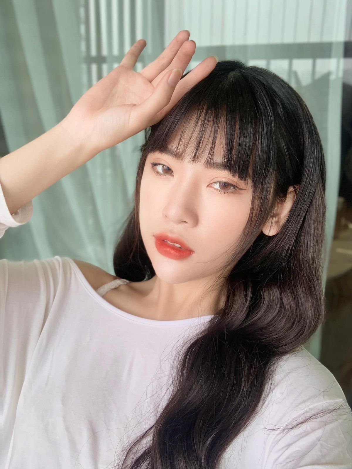 Cô nàng nổi tiếng là hot girl dân tộc Nùng sở hữu nhan sắc xinh đẹp như nàng thơ.