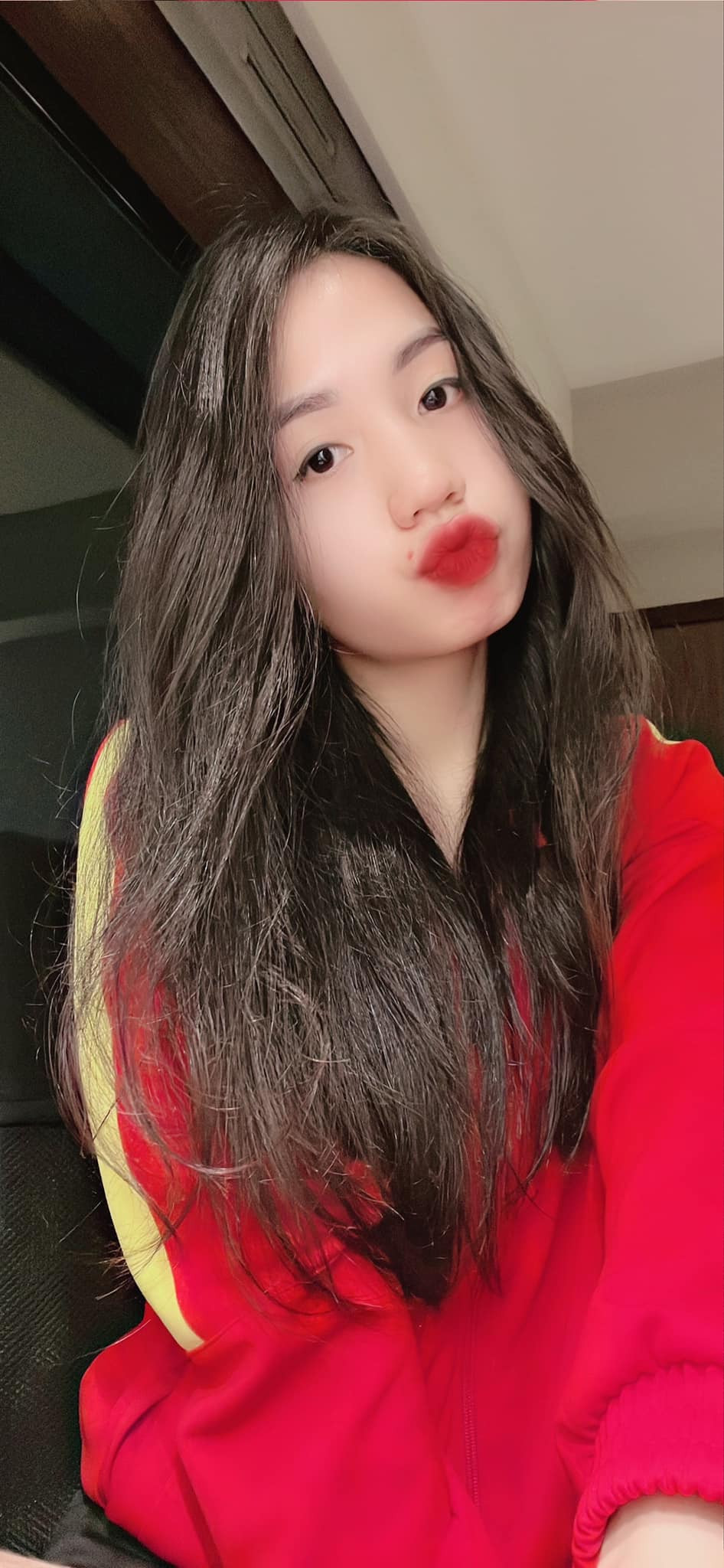 Trần Thị Duyên được được netizen ưu ái gọi bằng cái tên "crush quốc dân" khi vừa tài giỏi lại vừa có nhan sắc cực kì xinh đẹp.