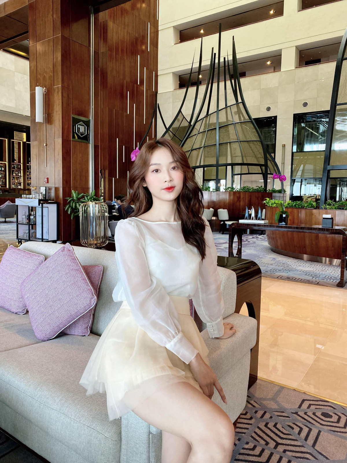 Hà Thương là cái tên khá mới gia nhập hội nữ sinh trường học sở hữu nhan sắc dung dị, đầy cuốn hút.