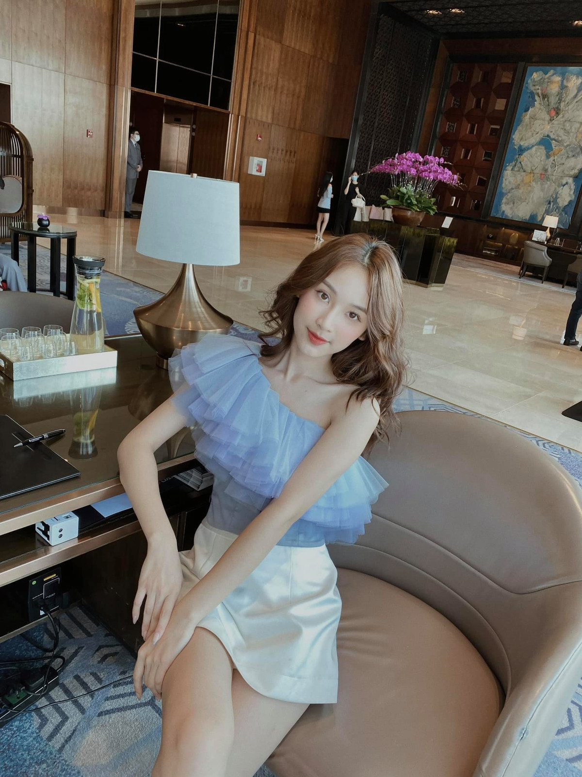 Tiết lộ về tính cách của bản thân, Hà Thương từng cho biết cô nàng là một người khá nhút nhát và ít nói. Nhờ môi trường đại học và công việc làm thêm mà cô bạn đã có sự thay đổi đáng kể.