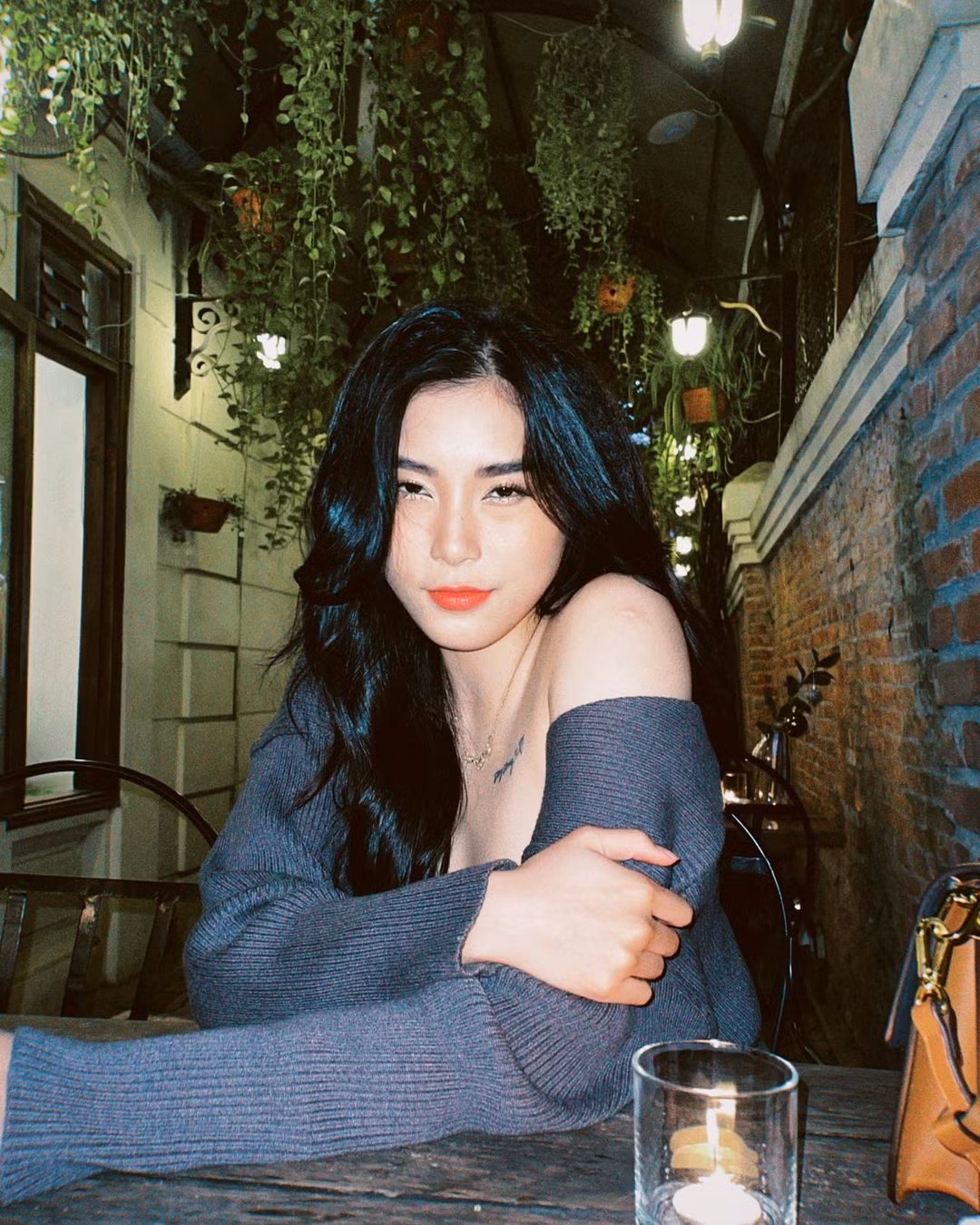 Chẳng những vậy, lợi thế ngoại hình còn giúp cô được kỳ vọng có hướng phát triển mới ví dụ như trở thành người mẫu.