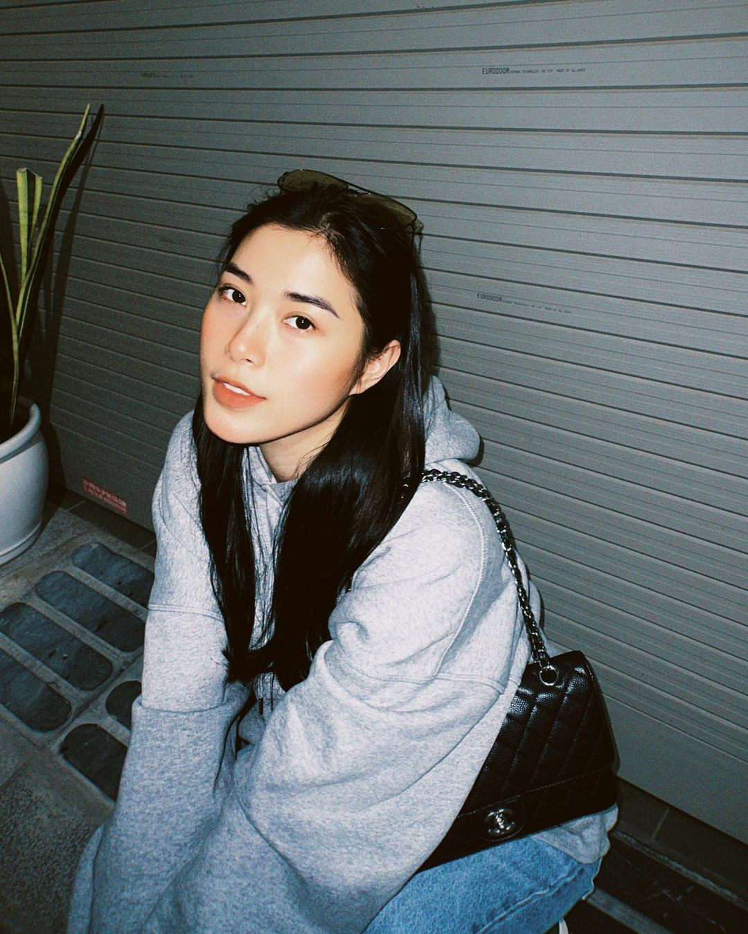 Độ nổi tiếng của Thu Huyền còn thể hiện ở lượng theo dõi gần 50.000 người trên trang Facebook cá nhân.