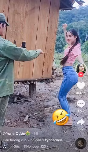 Đoạn clip nhờ bố làm "cameraman" quay cảnh con gái nhảy uốn éo trước máy quay của cô cũng từng nhận nhiều "gạch đá".