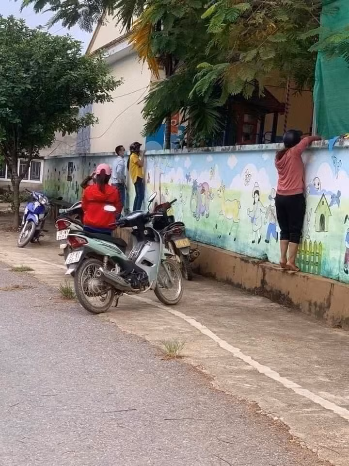 Chứng kiến những khoảnh khắc này ai nấy đều vừa thương vừa buồn cười.