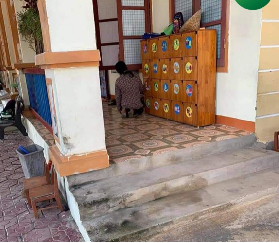 Đưa con đi học mẫu giáo, phụ huynh gây cười với “100 sắc thái“ Dua con di hoc mau giao, phu huynh gay cuoi voi “100 sac thai“