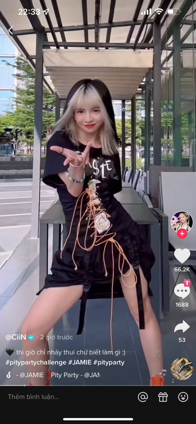 Trước khi nổi đình đám sau khi xuất hiện trên truyền hình, Bùi Thảo Ly đã là một hot girl, dancer có tiếng trên mạng xã hội.