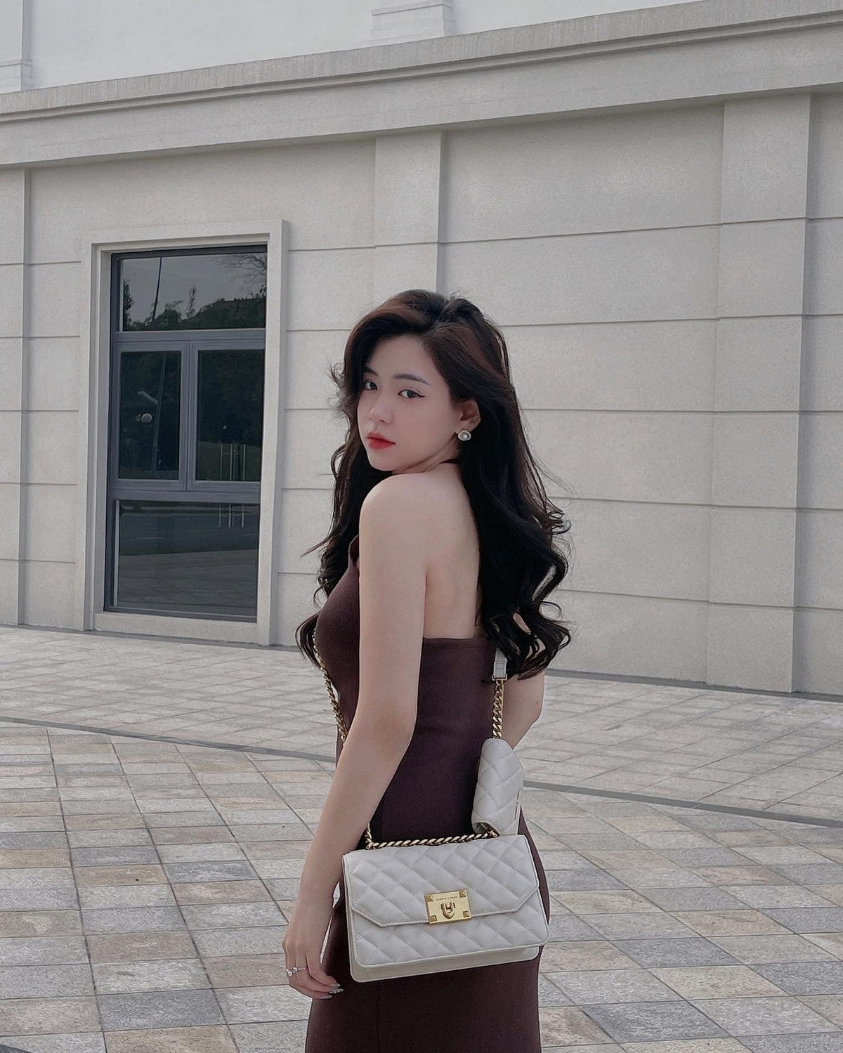 Không quá nổi tiếng trên mạng xã hội, nhưng những bức hình của gái xinh xứ Nghệ đăng tải và chia sẻ đều được cư dân mạng đồng loạt "thả tim".