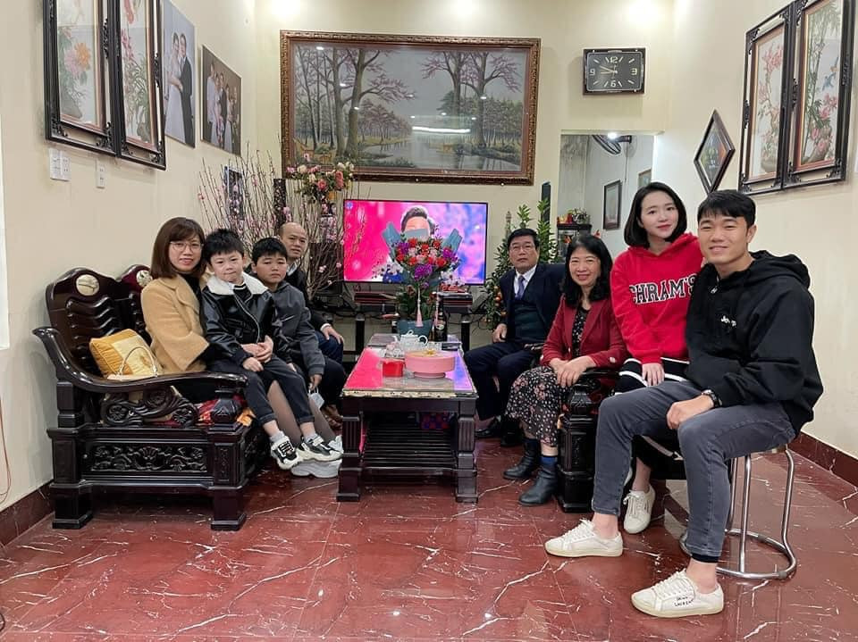 Cặp đôi này tổ chức lễ ăn hỏi vào hồi tháng 4/2021. Ngày vui của cặp đôi được giấu kín, bảo mật một cách tối đa.