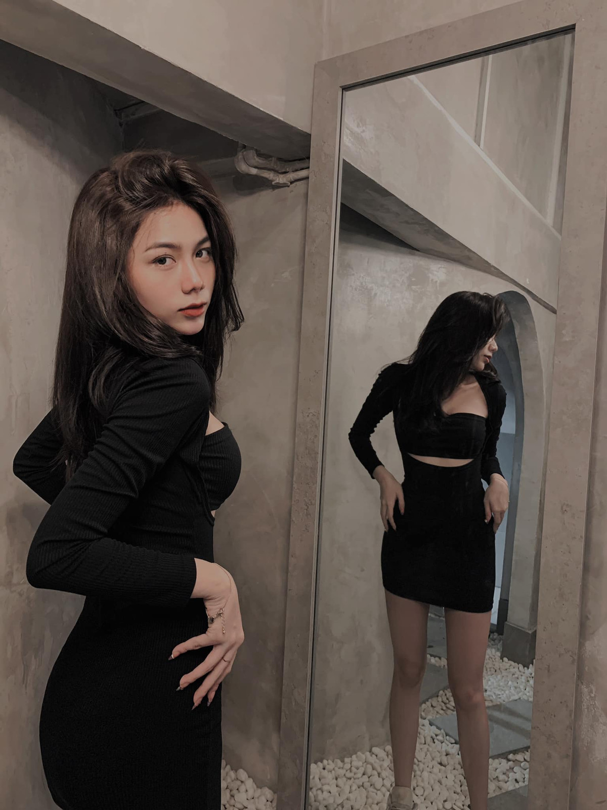 Những bức ảnh mà Thúy Hằng đăng tải trên trang cá nhân đa số đều nóng bỏng và thu hút sự chú ý của cư dân mạng.