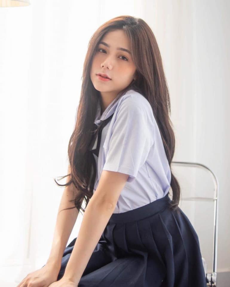 Bộ ảnh nữ sinh trong bộ đồng phục giản dị mới đây của cô đã nhanh chóng nhận về tương tác khủng.