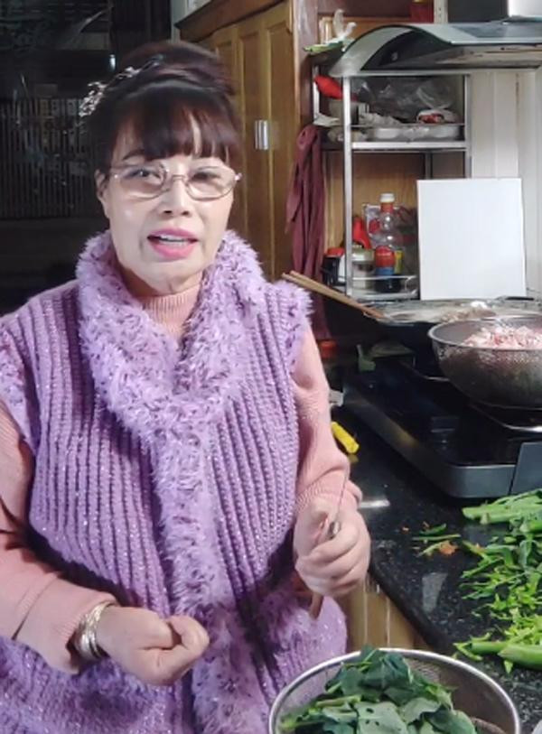 Trước đó, "cô dâu 62 tuổi" ở Cao Bằng từng trải qua rất nhiều cuộc phẫu thuật trẻ hoá gương mặt từ sau khi kết hôn với chồng trẻ.