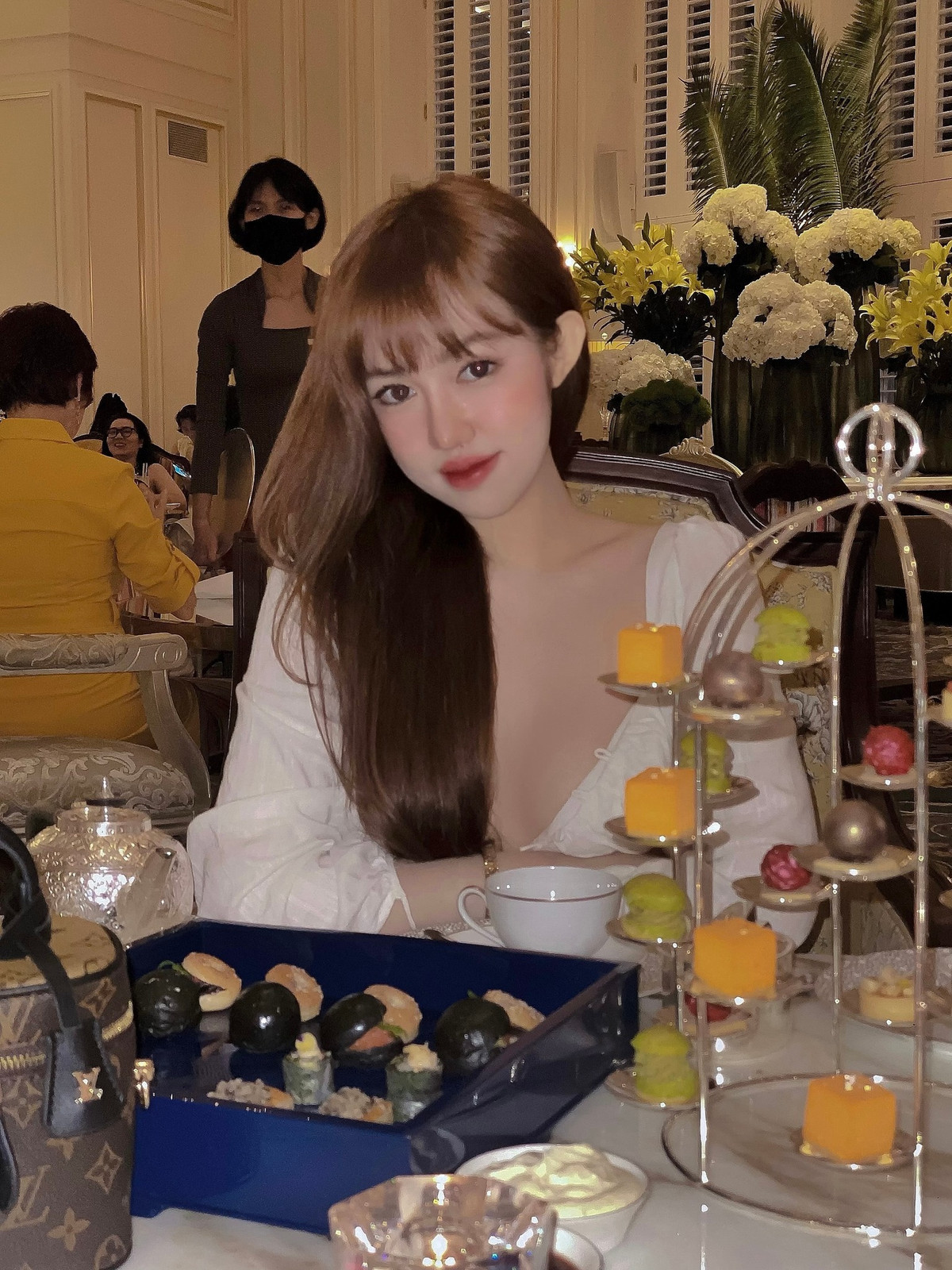 Thời điểm đó, Trúc Quỳnh bị bạn bè đăng loạt ảnh “dìm hàng” lên mạng xã hội. Bên dưới mỗi bức ảnh là những lời trêu chọc, miệt thị ngoại hình và nhiều câu chuyện bịa đặt khiến Trúc Quỳnh đọc đến đâu nổi da gà đến đó.