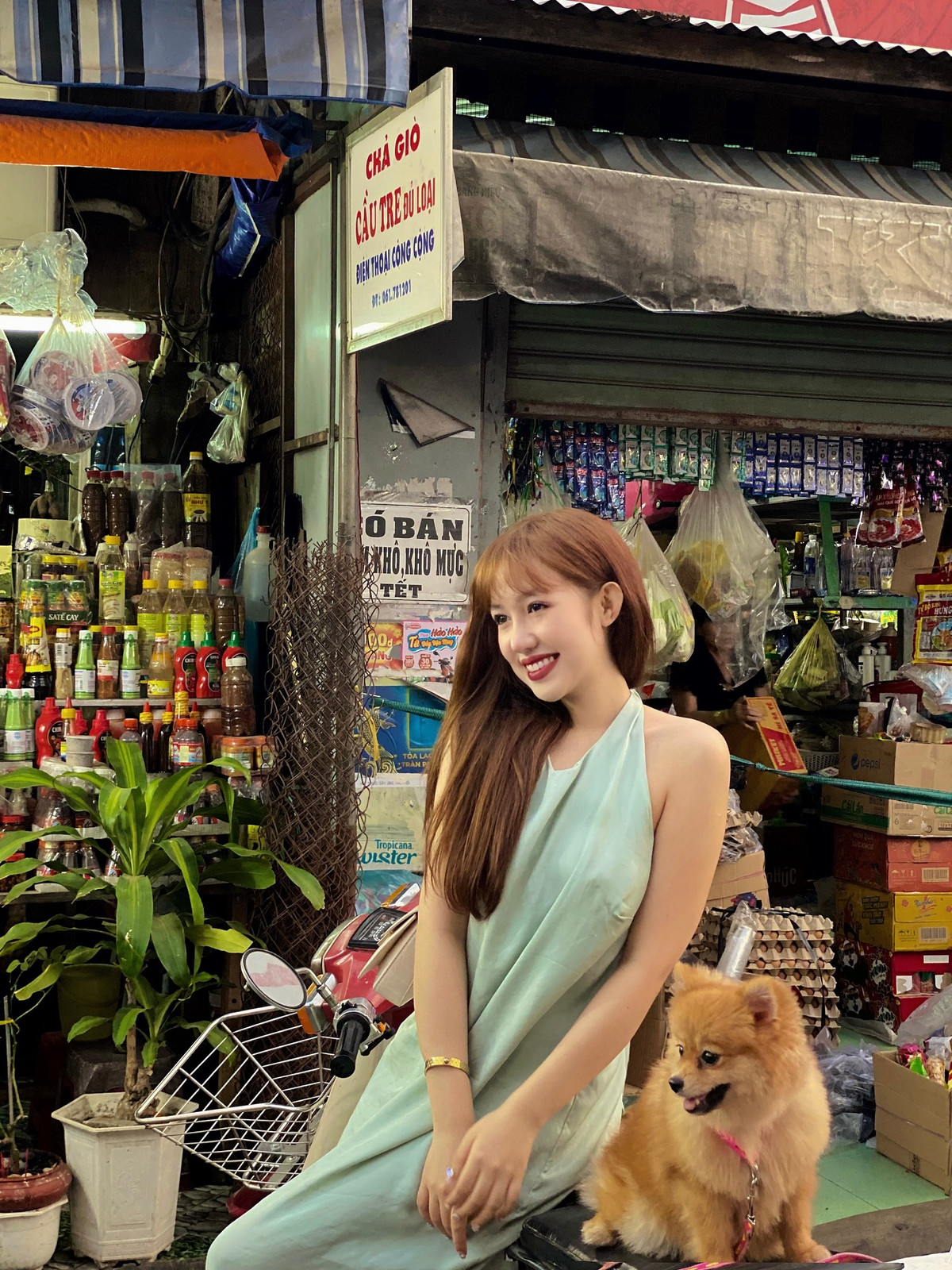 Theo đuổi gu ăn mặc quyến rũ, mỗi bức hình hot girl 9x Trúc Quỳnh chia sẻ trên Facebook hay Instagram đều thu hút hàng nghìn lượt “thả tim”